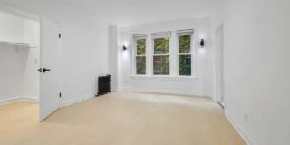5038-5041 North Sheridan Rd. Gallery 10