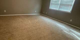 Spacious 4 Bedroom near Guilford College Gallery 23
