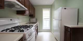Large upper-level condo Gallery 8