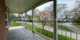 Spacious South Roanoke Home with Lawn Care Included Gallery 8