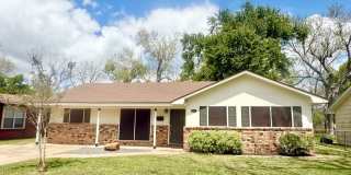 Adorable and Spacious 3/1.5 w/ Den in Lake Jackson! Gallery 1