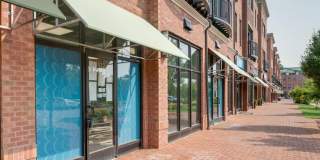 412 MADISON TRADE Plaza SE Gallery 3