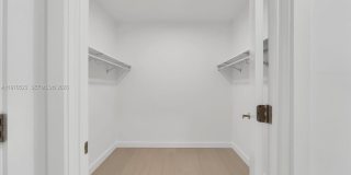 9201 E Bay Harbor Dr Gallery 20