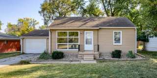 2 Bedroom With Oversized Garage & Prime Location Near 90th & Blondo!! Gallery 1