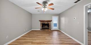 Newly Renovated 3BR Triplex in Conyers Gallery 1