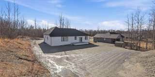 4 Bedroom | 2.5 Bathroom | 2 Car Garage - Convenient Location! Gallery 1