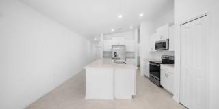 Modern 3 bedroom 2 bathroom single family home in Lehigh Acres Gallery 8
