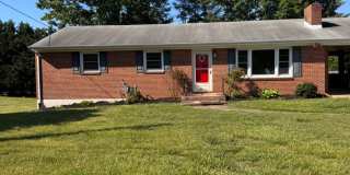 3 Bedroom || 2.5 Bathroom - Single Family Home with Basement Gallery 1