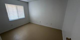 Cozy 2 Bed 2 Bath hlaf Duplex Gallery 5