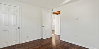 312 HAMMONDS FERRY Gallery 39