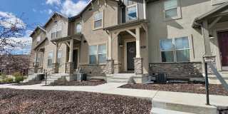 Spacious 4 Bed, 3.5 Bath Furnished Townhome with Garage in a Peaceful, Prime Location Gallery 1