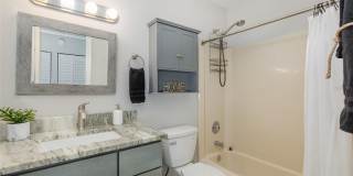 Beautifully Updated Condo Gallery 25