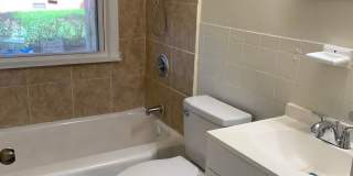 Cozy Two Bedroom Bungalow! Gallery 9