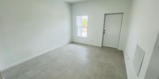 2 Bed-1 Bath Bright & Modern Home in Desirable Lehigh Acres! Gallery 4