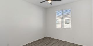 LIKE NEW 3 BEDROOM TOWNHOME Gallery 10