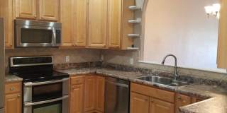 Beautiful Townhouse with Magnificent City Views. Gallery 1