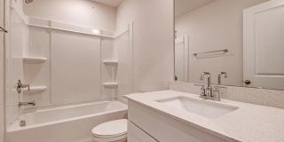 Room in 4 Bedroom Home at Tears Ln Gallery 14