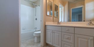 PRIME CORNER UNIT WITH CENTRAL AC!!! 3BR, 2.5BA WITH 2-CAR GARAGE Gallery 17