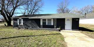 3 BR 1 BA home, Kitchen & living area all open Gallery 1