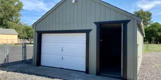Charming 2bdrm, 1.bath house with garage, workshop space and large yard Charming 2bdrm, 1.bath house with garage, workshop space and large yard Gallery 1