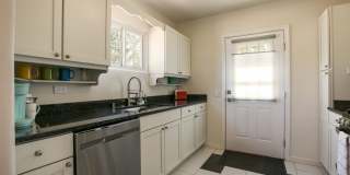 Newly renovated! 3 Bedroom in Nob Hill Gallery 9
