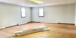 HUGE 3 Bed/2 Bath Home with your own private workshop + oversized garage Gallery 7