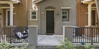 3BD/3BA - North San Jose Townhome, Two Primary Suites, 2-Car Garage Gallery 1