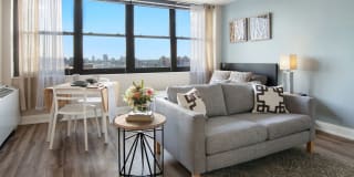 Midtown 300 Gallery 19