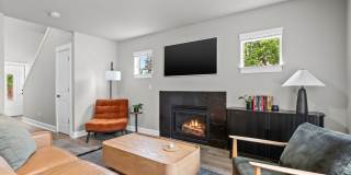 Beautiful SE Bend Home | Spacious Floorplan | Fenced Backyard | Near Parks & Trails Gallery 9