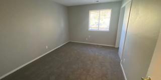Large 2 bed 1 bath Top Floor Condo Gallery 6