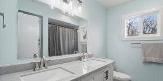 124 N College Street Gallery 10