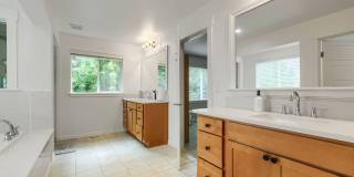 5bd/3.5ba Bellevue Hoome Gallery 20