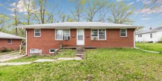 1BR/1BA Duplex in Convenient Location! Hardwood floors, shaded backyard, central AC & heat. Convenience to the ARC, Gerbes, Broadway Shopping Center & Again St. Park! Gallery 1