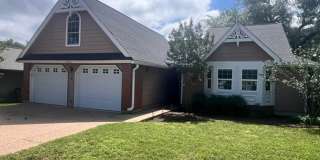 Hill Country Charm Meets City Convenience / 3 miles to Domain / One story / Covered Patio / Refrigerator Gallery 1
