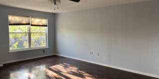 Mill Creek 4bd/2bth w/ Two Car Parking and Yard Gallery 1