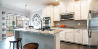 22567 NAUGATUCK Square Gallery 1