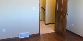 Beautiful West Side 3 Bed/2.5 Bath Townhome! Gallery 25
