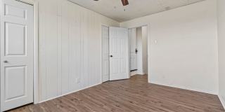 4 bed 1 bath - all updated, central air, laundry Gallery 4