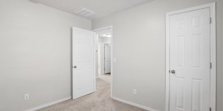 1748 N LOGAN Lane Gallery 19