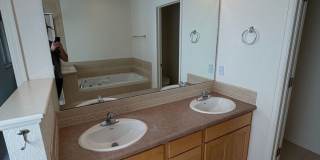 ***1,000 Off 1st Month rent if Lease signed by 9/1*** Light filled 3BD/3BA townhome Gallery 20