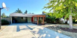 Charming Lake Hills Home in the Heart of Bellevue Gallery 1