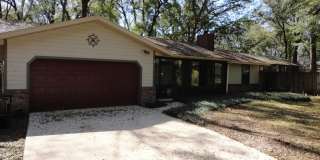 Beautiful 3-Bedroom Pool Home in The Woodlands Gallery 1