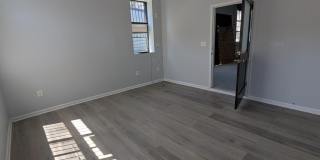 2004 FREDERICK Avenue Gallery 4