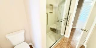 Beautiful 3-Bedroom Townhome Gallery 10