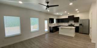 3 Bed 2.5 Bath Duplex Includes Office Space  North OKC Gallery 8