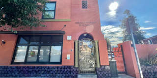 Beautiful Spacious 2 bd/1ba filled with light in Popular Neighborhood – Oakland, Emeryville, and Berkeley Gallery 1