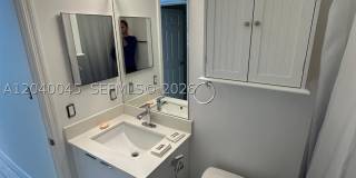 4273 NE 10th Ct Gallery 8