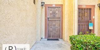 Charming Townhouse in a Gated Community Gallery 1