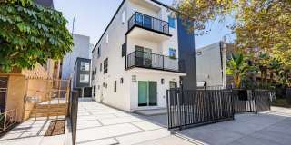 Massive Luxury 4 Beds with 2-3 Parking Spots Gallery 2