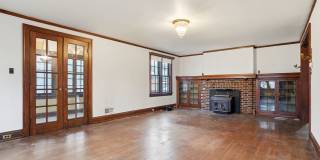 Private House on iuka ave Ravine – Central Campus – Newly Renovated - Flexible Pricing Gallery 12